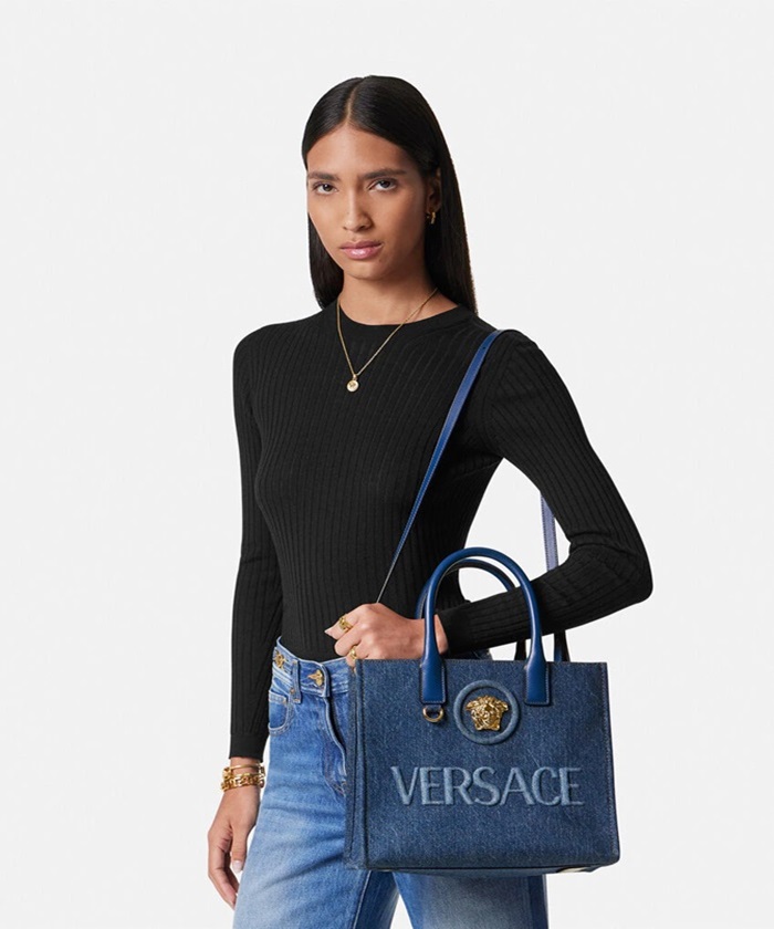 ヴェルサーチ ロゴ　トートVERSACE デニム ショルダーバッグ インディゴ ラ メドゥーサ デニム スモール トート バッグ(X244A053)｜阪急