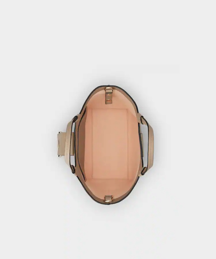 日本限定品【Roger Vivier】ヴィヴ ショック バッグ ミニ ヴィヴ ショック レザー ショッピング バッグ ミニ(X24DC036