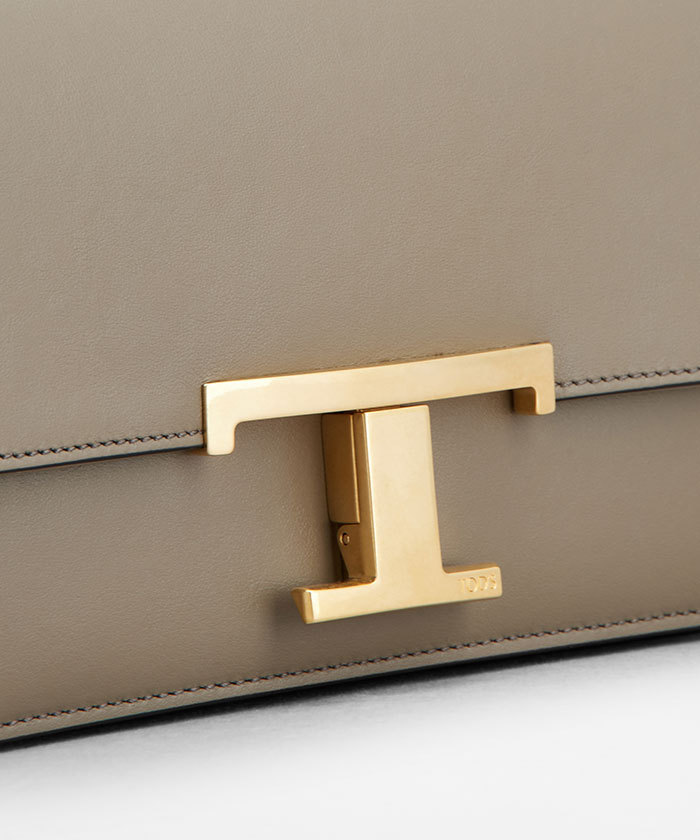 T タイムレス レザー クロスボディ バッグ マイクロ(X24OA014)｜阪急