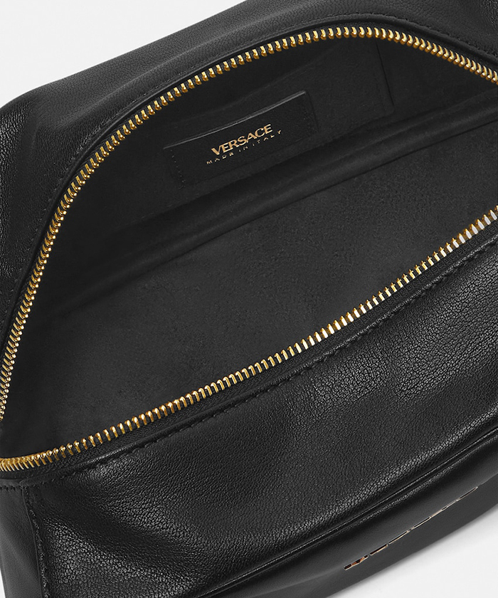 ヴェルサーチェ タグ ナッパ ボウリング バッグ(X25DA041)｜阪急百貨店