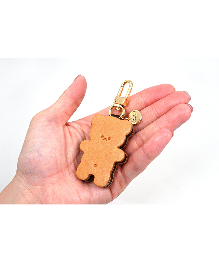 【スイートポテトタルト×くまちゃん】キーホルダー さっちゃんねんど カロリーゼロvsくまちゃん】キーホルダー さっちゃんねんど - メルカリ