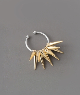 ゴールドカラースタッズイヤーカフ