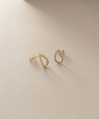 ペアシェイプダイヤモンドピアス