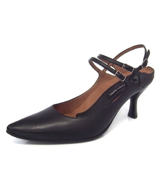 バックストラップパンプス