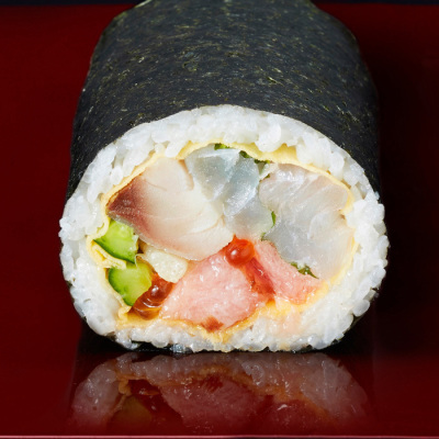 (4)極み海鮮太巻き(ハーフ)＜2月3日午後4時から午後5時受け取り＞