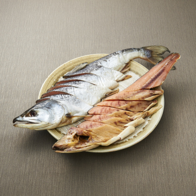 「マルト鮮魚」新潟村上の塩引鮭姿切り(1尾分）
