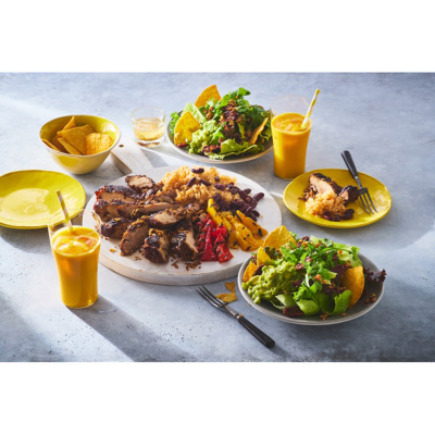 ジャークチキン＆ラムナッツとワカモレのサラダ