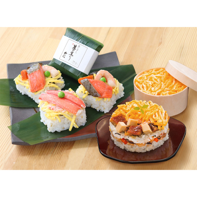蒸し寿司と笹蒸しちらし寿司(さけ4・かに2)