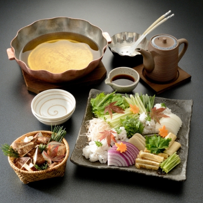 料亭の鱧と松茸のはりはり鍋