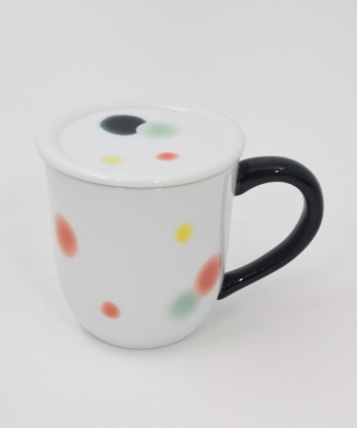 やわらぎ水玉黒　蓋付紅茶マグ