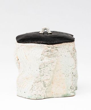 灰被白瓷陶塊石水指　Natural Ash Glaze HAKUJI TOUKAISEKI Water container