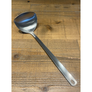 すくいやすく注ぎやすいレードル