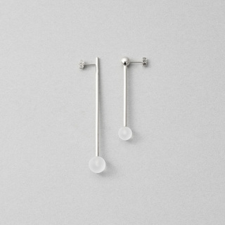 [ドロップ] ピアス アシンメトリー_75930 プラチナム