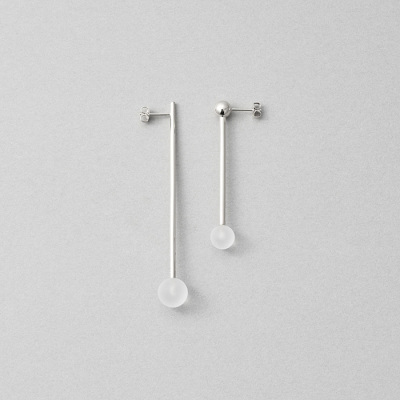 [ドロップ] ピアス アシンメトリー_75930 プラチナム