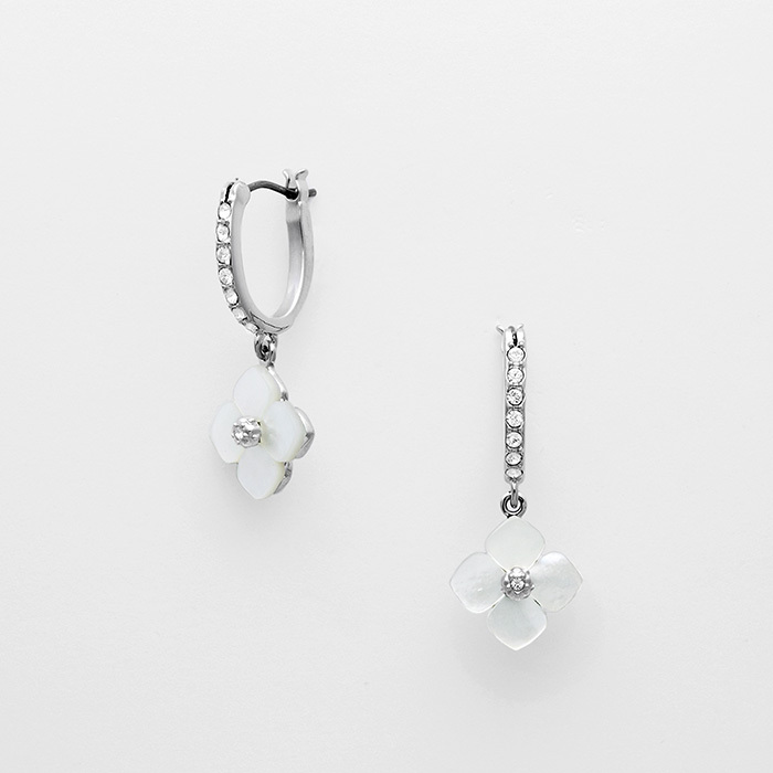 シェル フラワーピアス【Happy Fortune accessory特集】(sn250292