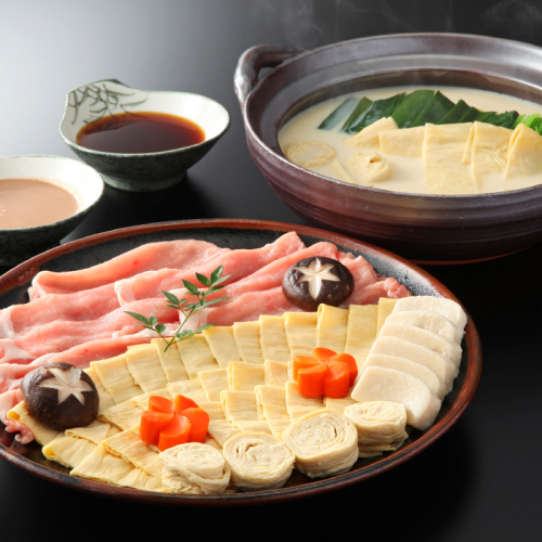美濃吉 湯葉と伊勢美稲豚の豆乳しゃぶしゃぶ鍋≪クール便・冷凍≫ 美濃吉 湯葉と伊勢美稲豚の豆乳しゃぶしゃぶ鍋≪クール便・冷凍≫