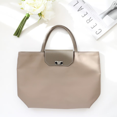 richess ナイロントート M グレージュ×シルバー