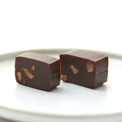 アーモンドチョコ羊羹 4本入り＜2月1日から2月14日お届け＞