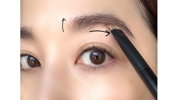 プラス1テクニック:【つや系アイシャドウ】でうるみ感と立体感をプラス