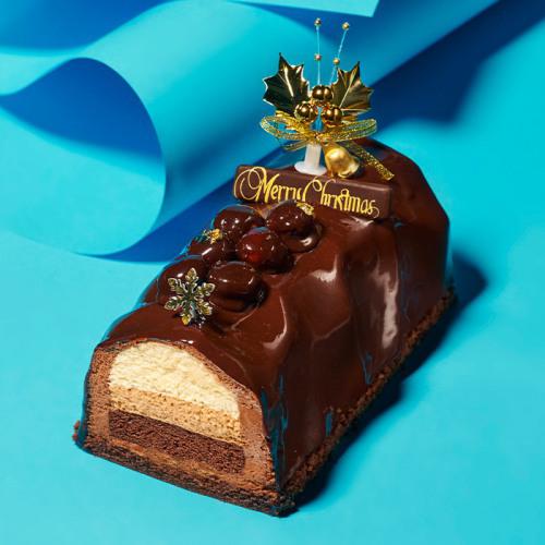 「Merry xmas」のプレートが上にのった、ホワイトチョコやミルクチョコのムース入りのグラマシーブッシュ