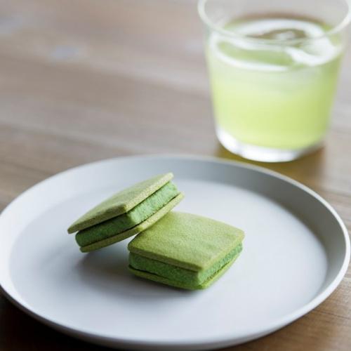 中村藤吉本店の茶Colate【抹茶】が器に置かれている