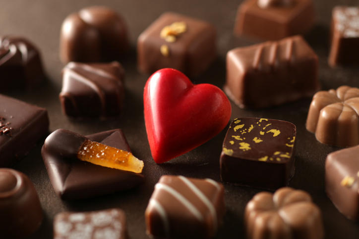 ハート型やオレンジなどさまざまなチョコレート
