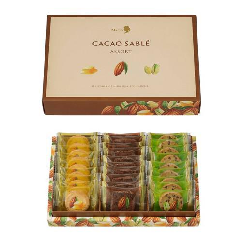 ベージュに茶色い縁取りの化粧箱に入った、３種類のチョコクッキー詰め合わせ