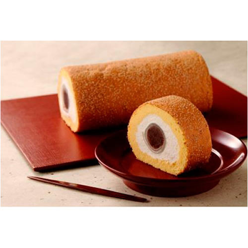 小島屋茶房のけし餅ロールが皿に盛られている様子
