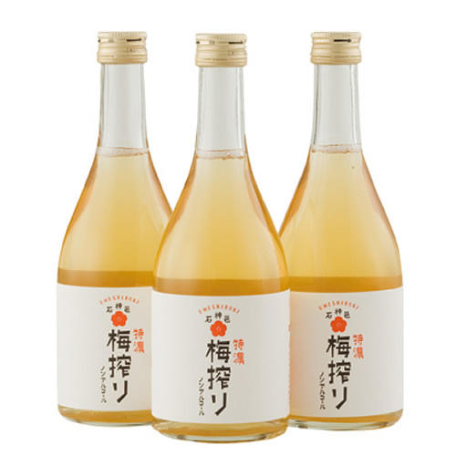 「梅搾り（梅シロップ）3本セット」のラベルが貼られた3本の瓶が並ぶ様子