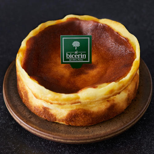 こんがりと焼き色が付いたビチェリンの「濃厚バスクチーズケーキ」