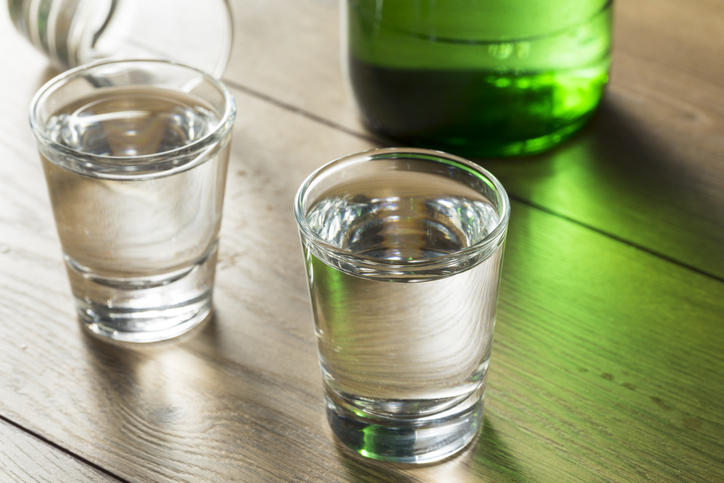 焼酎が入ったグラスが置かれている