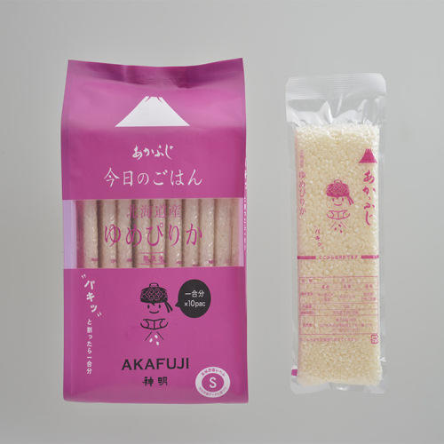 真空パックの米が10袋入った商品。
