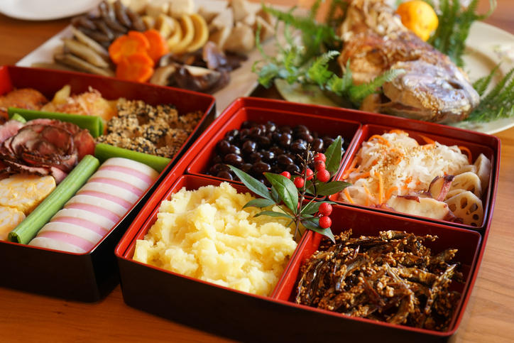 おいしそうな食材がつまったおせち