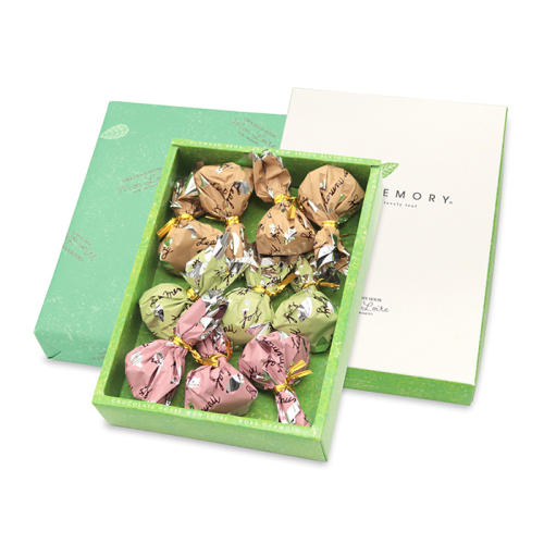 グリーンの箱に入ったモンロワールの「リーフメモリー ギフトボックス 10個入」