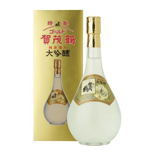 丸みのある大吟醸酒のボトルとゴールドのギフト箱