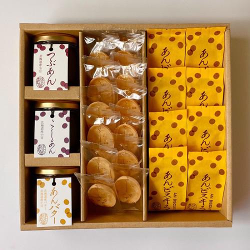 茶色い化粧箱に、つぶあん・こしあん・あんバター・おさじパイ・あんビスキュイが詰め合わせになっている