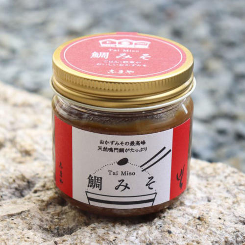 赤いラベルの瓶に入った鯛みそ