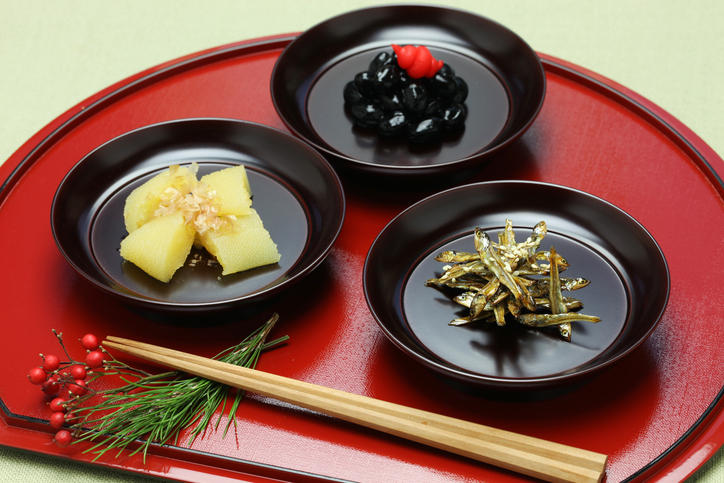 お膳の上の祝い肴三種