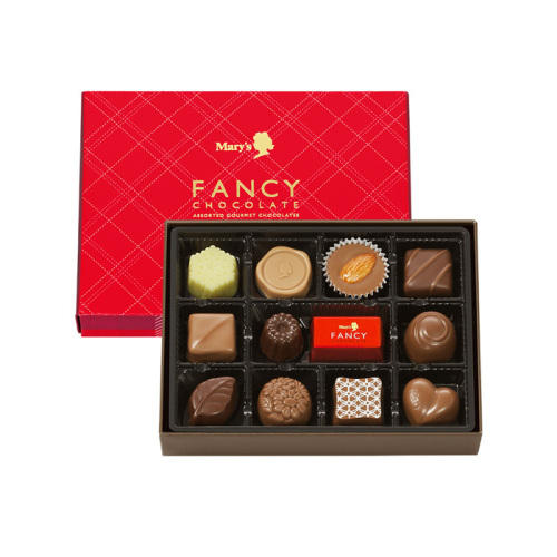 赤いボックスに12個のチョコレートが入っている。