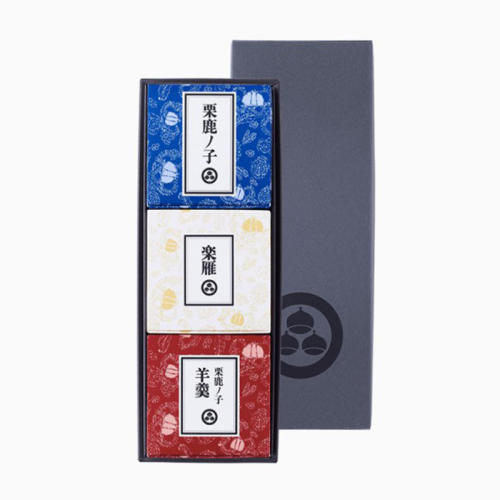 グレーの箱に入った小布施堂の「栗の小径3個入」