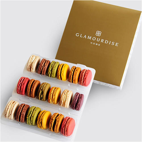 箱に入ったグラモウディーズのカラフルなマカロン18個