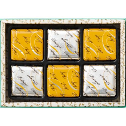 緑の箱に入ったデメル クライネクーヘン