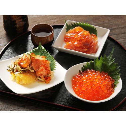 小皿に盛り付けた「根室・藤井水産」の いくら醤油漬けや鮭松前漬けなど「鮭尽くし」