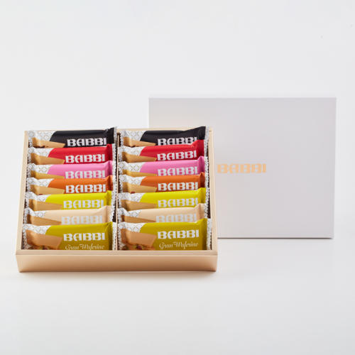 個包装のウエハース菓子が14個入ったギフトボックス。