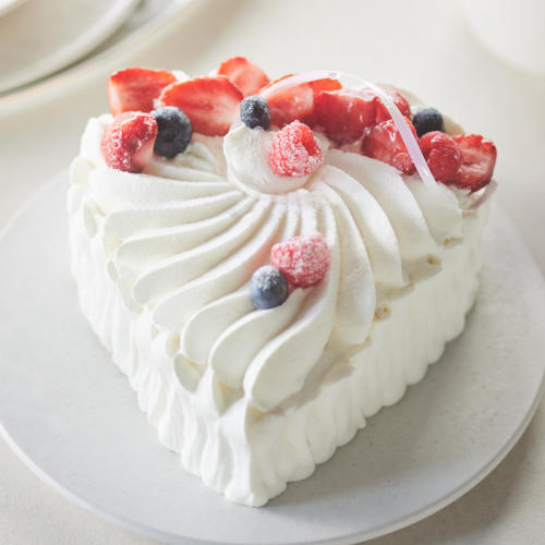 ハート型のショートケーキ。