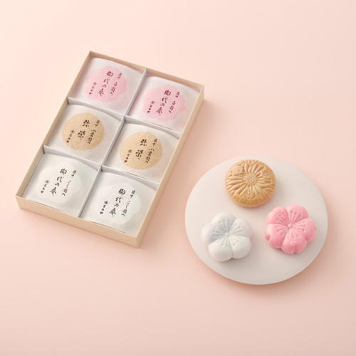 桜、梅、菊型の最中の詰め合わせ