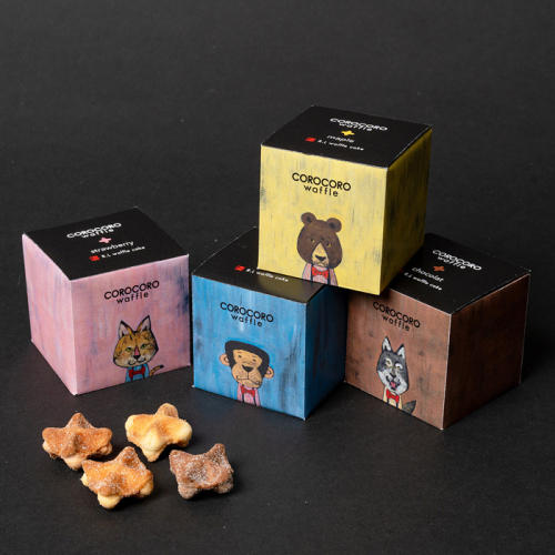 コロコロワッフル キューブのパッケージと中身が置かれている