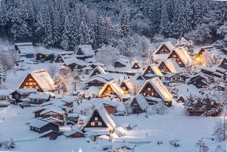 雪景色の白川郷