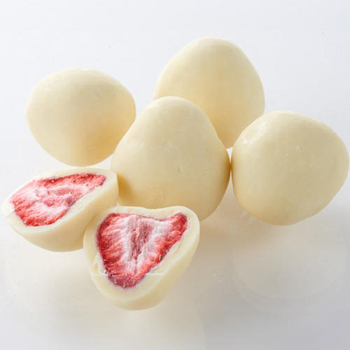フリーズドライいちごをホワイトチョコでコーティングしたお菓子。