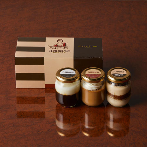 茶色の箱に入った丸福珈琲店の「3種の瓶スイーツセット 3個」